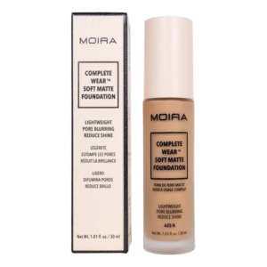 Base de maquillaje Moira Complete Wear Soft Matte en su envase